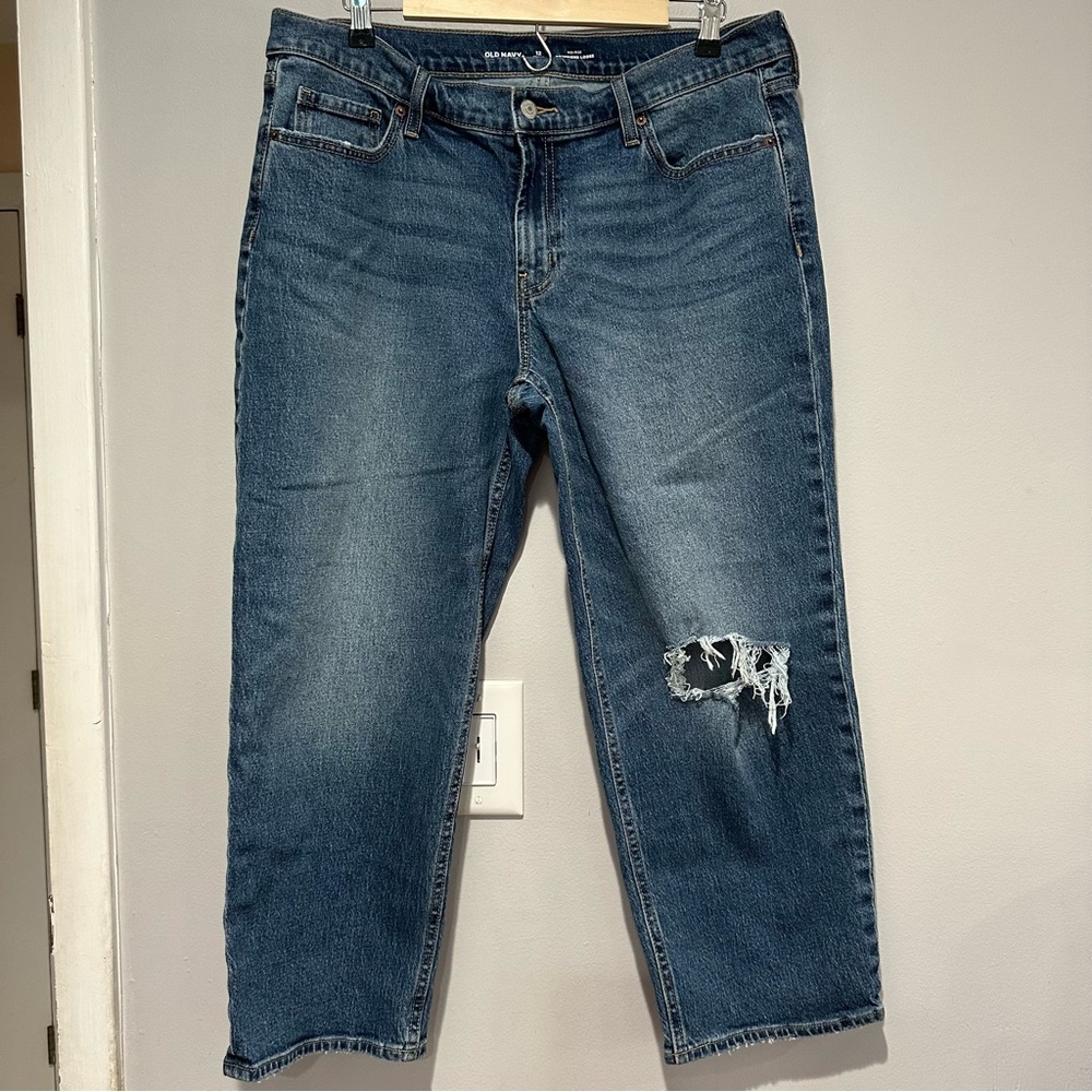 Old Navy Mid Rise Boyfriend Loose Distressed Blue Size 12 Petite